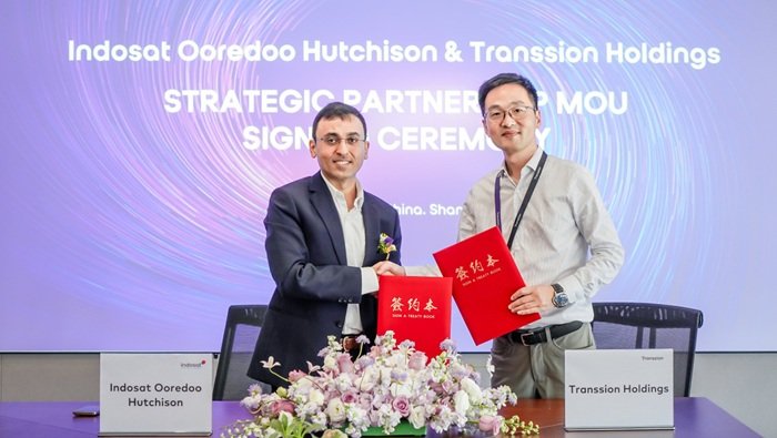Indosat dan Transsion resmi menandatangani nota kesepahaman strategis di MWC 2025