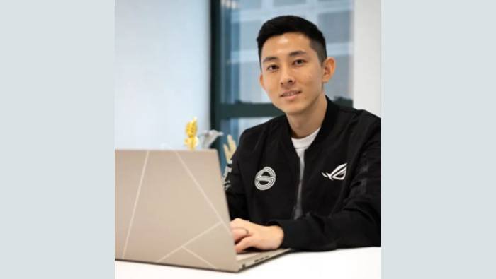 Lenny Lin pimpin asus indonesia