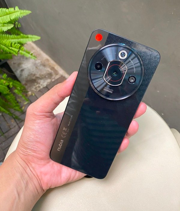 review Nubia Focus Pro 5G tampak belakang