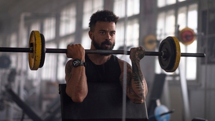 Garmin Fenix 8 yang mendukung HYROX