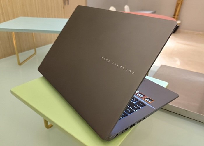 ASUS Vivobook S14 M3407HA bagian atas