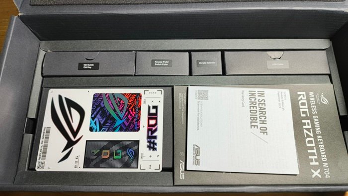 Unboxing ROG Azoth X