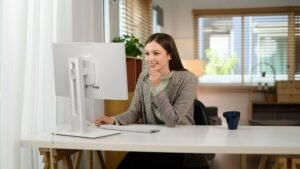 ASUS ExpertCenter PM600, PC All-in-One Copilot+ Untuk Kerja Serius