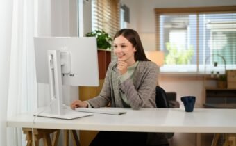 ASUS ExpertCenter PM600, PC All-in-One Copilot+ Untuk Kerja Serius